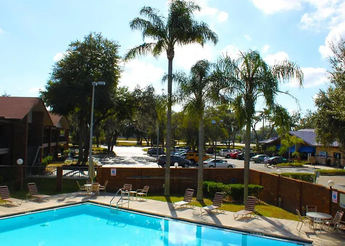Ramada By Wyndham Temple Terrace/Tampa North