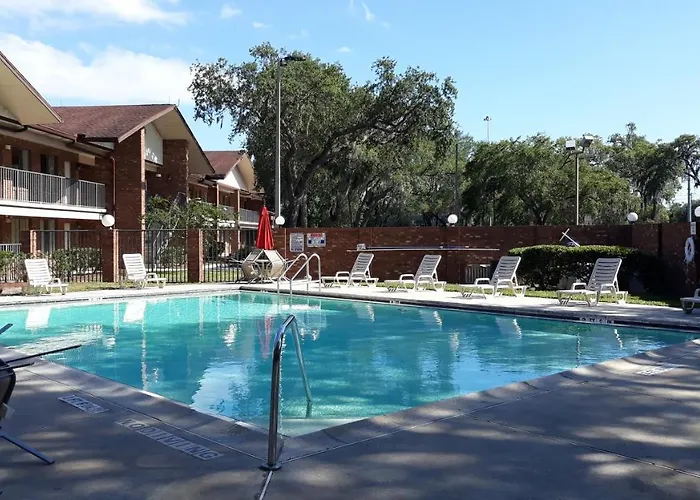 Ramada By Wyndham Temple Terrace/Tampa North