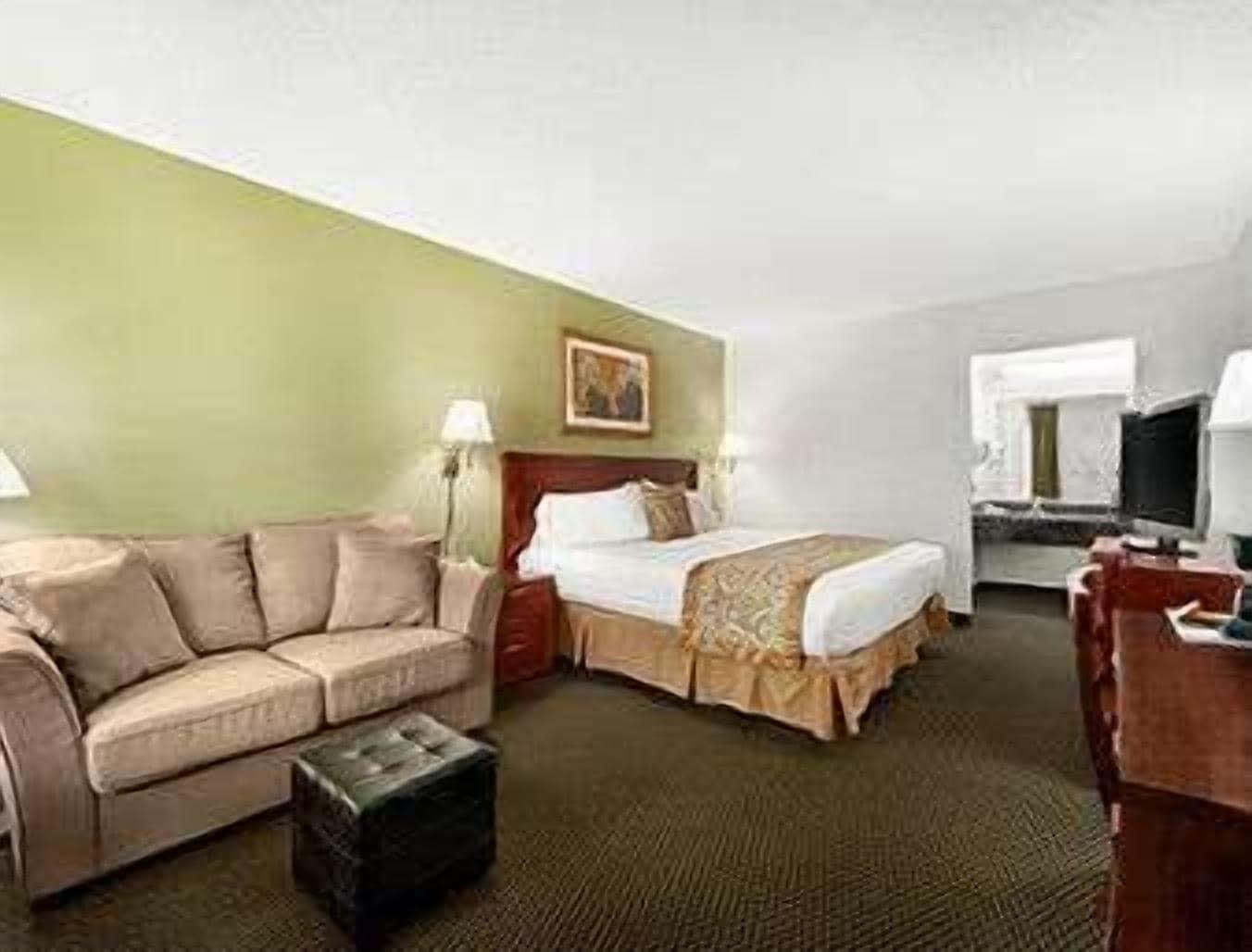Ramada By Wyndham Temple Terrace/tampa North 3* Temple Terrace