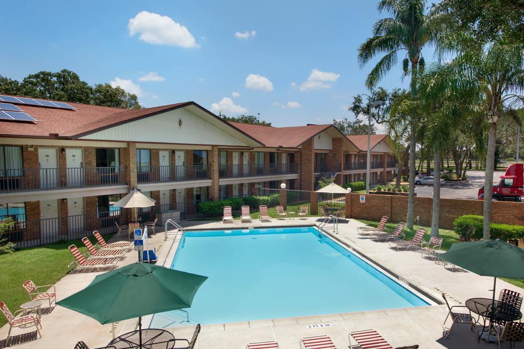 Hotel Ramada By Wyndham Temple Terrace/tampa North Temple Terrace