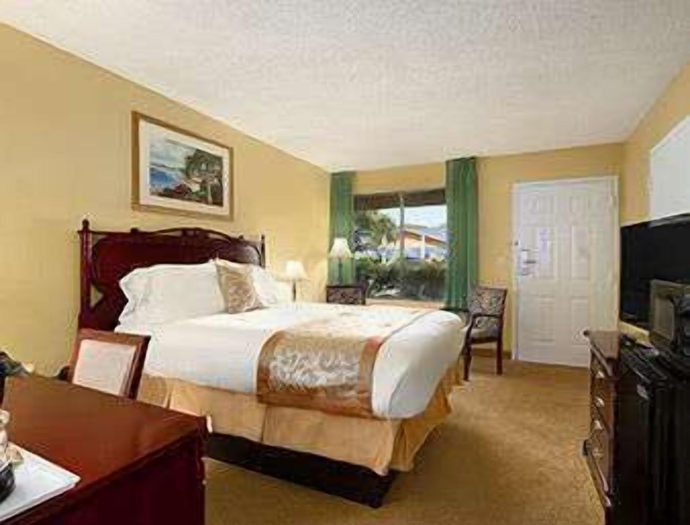 Hotel Ramada By Wyndham Temple Terrace/tampa North Temple Terrace