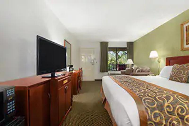 Ramada By Wyndham Temple Terrace/tampa North Temple Terrace